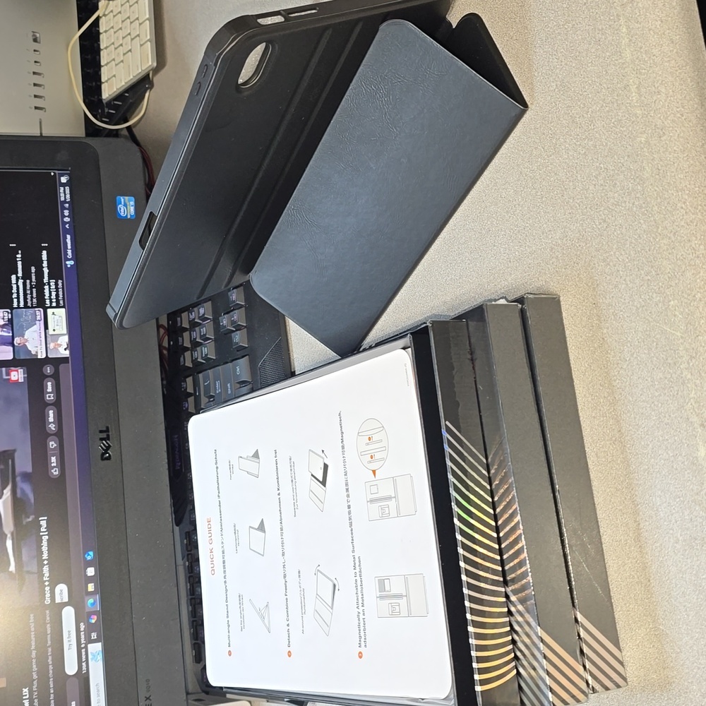 10.9" Ipad case/stand